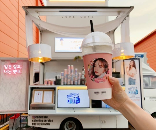 Group Girls Day member Hyeri thanked group BLACKPINK member Rosé (real name Park Chae-young).Hyeri posted a picture on the SNS on the afternoon of August 15 with an article entitled Thanks to our Chae Young, the power is blowing.Hyeri in the open photo is making a lovely look in front of the coffee car that Rosé sent to his drama film.Hyeri is focusing on filming TVNs new tree drama Cheongil Electronics Mitsuri (playplayplay by Park Jung-hwa/directed Han Dong-hwa).hwang hye-jin