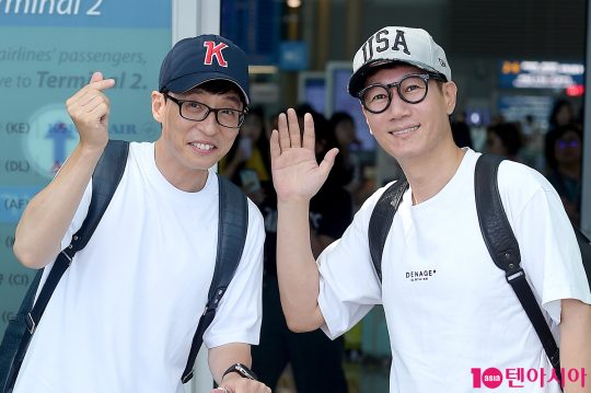 MC Yoo Jae-Suk and comedian Ji Suk-jin left for Jakarta through Incheon International Airport on the afternoon of the 16th to attend the fan meeting.