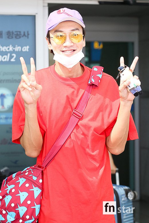 Actor Lee Kwang-soo left for Jakarta, Indonesia, through Incheon International Airport on the afternoon of the 16th.