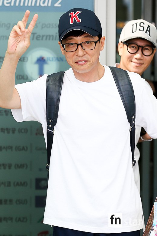 Yoo Jae-Suk left for Jakarta, Indonesia, through Incheon International Airport on the afternoon of the 16th to attend the Running Man Man meeting.