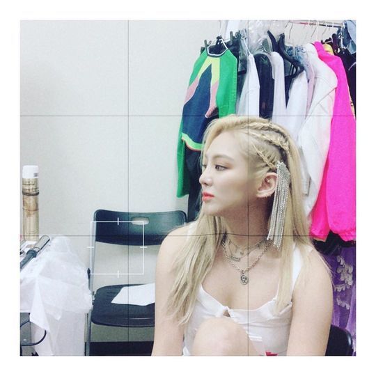Hyoyeon, a member of the group Girls Generation, boasted a pure beauty.Hyoyeon posted a picture on August 16th with his article Ready?In the photo, Hyoyeon, who transformed into a dread hairstyle, is shown. Hyoyeon has a high nose and a white-green skin without any blemishes, which makes her pure beauty more prominent.Hyoyeons doll-like side-to-side attracts attention.delay stock