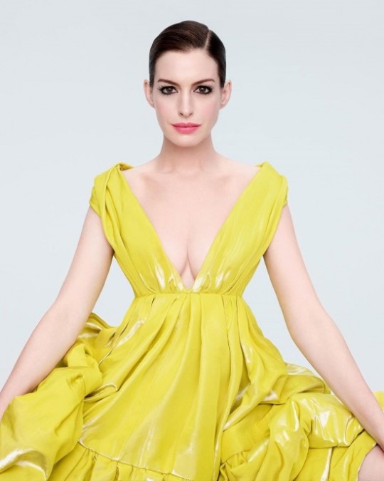 Anne Hathaway posted several pictures on her Instagram page on the 16th (Korean time).Anne Hathaway in the photo is staring at the camera in a yellow dress with a chest line, especially Anne Hathaway, who caught the attention of the alluring atmosphere.Meanwhile, Anne Hathaway married Actor Adam Sherman in 2012 and got her son Jonathan in 2016; currently in the second place, she is pregnancy.