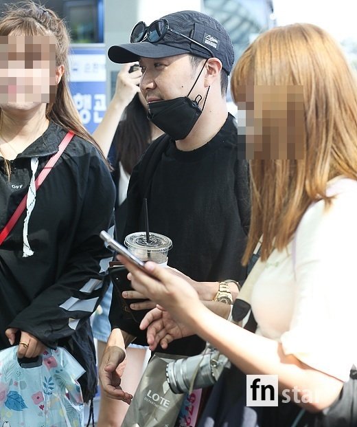 Haha left for Jakarta, Indonesia, on the afternoon of the 16th, at Incheon International Airport to attend the Running Man Man meeting.
