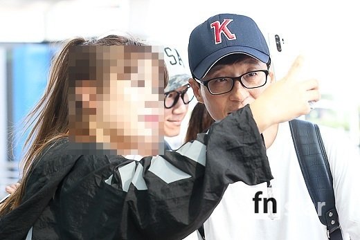 Yoo Jae-Suk left for Jakarta, Indonesia, through Incheon International Airport on the afternoon of the 16th to attend the Running Man Man meeting.
