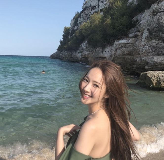Actor Park Min-youngs recent situation has been revealed and is a hot topic.On the 17th, Park Min-young released a picture with his article Good morning on his instagram .The photo shows Park Min-young posing against the sea, and the bold shoulder line caught the eye, and Park Min-young, who laughed brightly, made the viewers smile.On the other hand, Park Min-young appeared in TVN drama Her Privacy which ended in May.Photo: Instagram  