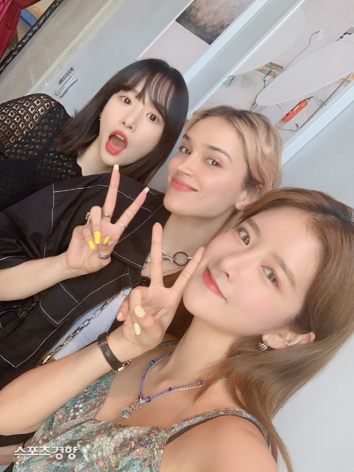 Seol-ah and EXY of girl group WJSN met with Frances emerging new artist, The Artist Rollo Ju-Ai.Seolah, EXY and Rolo Juai recently released a certified photo with the official social networking service (SNS) channel.The three of them smiled cutely at the camera and posed for the V. Also, Seolah and EXY were seen hugging each other with their faces facing Ju-Ai in Rollo.They showed a special fan that they finally met Rollo Jui with the photo.Rolo Juai is a new artist from France and made his debut with his single album High Highs To Low Lows this year.The meeting was specially concluded on the 14th, the day before the performance, ahead of Rolo Juais first performance in Korea, the festival Your Summer.Seolah and EXY, who usually claimed to be fans of Juas, had a good time in a pleasant atmosphere even though they were the first meeting.WJSN Seol-a participated in the drama Why Secretary Kim Will Do It OST and appeared in the web drama Good Morning Two-Stairs Bus and Asachan, who became an in-person.EXY is also showing the aspect of The Artist by releasing his own song Winter Sleep and Spring of February.