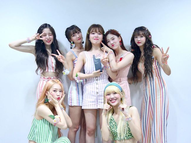 Girl group OH MY GIRL certified the first Major TV Channel Solo Day trophy after debut.On the 18th, OH MY GIRL official Instagram posted several photos with the article Congratulations on OH MY GIRL, which won the first Inkigayo after debut.The released photos included the members of the OH MY GIRL who took the first place with the new song No. 1 on Inkigayo and then certified it with a trophy.While Seung-hee is thrilled with a trophy in the middle, Hyo-jung and Mimi are enjoying the first place of Inkigayo with a smile.Arine, Vinnie, Infant and Jiho are also enjoying the joy of taking a cute pose.OH MY GIRL won the first trophy over ITZY and Mark on SBS Inkigayo broadcast on the 18th.OH MY GIRLs Major TV Channel music broadcast program is the first after debut.