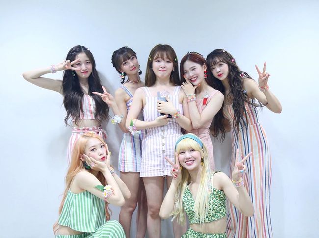 Girl group OH MY GIRL certified the first Major TV Channel Solo Day trophy after debut.On the 18th, OH MY GIRL official Instagram posted several photos with the article Congratulations on OH MY GIRL, which won the first Inkigayo after debut.The released photos included the members of the OH MY GIRL who took the first place with the new song No. 1 on Inkigayo and then certified it with a trophy.While Seung-hee is thrilled with a trophy in the middle, Hyo-jung and Mimi are enjoying the first place of Inkigayo with a smile.Arine, Vinnie, Infant and Jiho are also enjoying the joy of taking a cute pose.OH MY GIRL won the first trophy over ITZY and Mark on SBS Inkigayo broadcast on the 18th.OH MY GIRLs Major TV Channel music broadcast program is the first after debut.