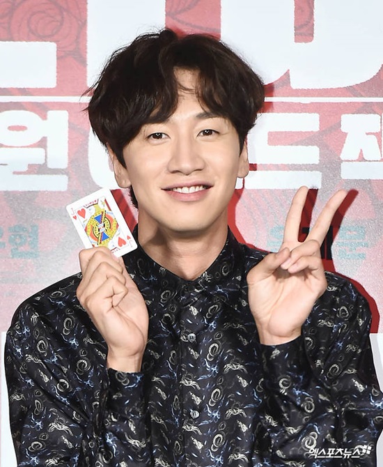 Actor Lee Kwang-soos challenge continues: Drama and film, as well as entertainment, are playing all-round and freely traveling through the CRT and screen.Lee Kwang-soo, who has steadily built filmography through Drama Dongyi (2010), City Hunter (2010), Bachelors Vegetable Shop (2011), and Good Man Who Is Not anywhere in the World (2012), will make a full-fledged lead role through MBC Drama Goddess Jungyi of Fire broadcast in 2013.Lee Kwang-soo, who has been playing the role of Imhae-gun, who has an inferiority feeling to Gwanghae-gun since childhood, transformed into a villain and showed a new face.When talking about Lee Kwang-soo, SBS entertainment Running Man can never be missed.Lee Kwang-soo has been active for 10 years as a member of Running Man which was broadcast since 2010.From Girin from the big key to Asia Prince, affectionate nickname for Lee Kwang-soo can also be confirmed through Running Man.In fact, Lee Kwang-soo was also able to gain a reputation as a Korean wave star based on the global popularity of Running Man.Drama Its okay, Im in love, which was broadcasted in 2014, was a work that could confirm the face of Lee Kwang-soo, who plays my part in various genres.In Its okay, Im in love, I had a sad school days with the sudden outbreak of Tourette syndrome in elementary school, but I Acted Park Soo-kwang, who finds true love with a unique sunny and positive mind.In Dee My Friends, which was broadcast in 2016, Kim Hye-jas youngest son, Yoo Min-ho, made a special appearance and conveyed warmth and completed a good example of a special appearance.His performance on the screen continued gradually.He has established himself through My Little Hero (2013), Good Friends (2014), and Deoksuri 5 Brothers (2014). In Sudden Variance, which was released in 2015, he showed his personality as a young man Park Gu who became a fish man due to side effects of new drug development.Following Anthraji in 2016, Drama The Sound of the Heart gave the synchro rate of 100% fun as the main characters tidal role, earning another nickname: Web torn (the man who ripped the webtoon).Live was also an opportunity to once again confirm the present as Actor Lee Kwang-soo, which is growing steadily.Lee Kwang-soos unique charm, which adds vitality to the drama, has also emanated from Monk: Superman Returns, which was released in 2018.In Monk: Superman Returns, Lee Kwang-soo played the role of a genius from Mensa, and gave a cool smile to Kwon Sang-woo, Seongdongil and helped the box office.In My Special Brother, which was released in May, I breathed with Shin Ha Kyun and conveyed a warm and lovely energy to Donggu Station.I was laughing and touching the audience by drawing the intellectual disability Acting which is not easy without feeling resistance.The transform of Lee Kwang-soo can be seen in Taja: One Eyed Jack which is about to be released on September 11th.Lee Kwang-soo will capture the audience with transform, brilliant hand skills and witty speech with the first-in-one wicket of One-Eid Jack Team Shuffle.The drama is full of passion for practicing cards for the character for months. The performance will continue. On the 14th, the movie Sink Hall was announced.Cha Seung-won and Kim Sung-gyun, together, create a comic harmony and re-emerge the charm of the resale patent Lee Kwang-soo. / Photo = Each Drama and the movie still cut