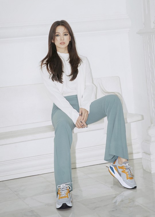 The recent situation of Actor Song Hye-kyo has been revealed.Shoes brand Shucomma Bonnie released a picture taken with Song Hye-kyo through the official Instagram on the 19th.Song Hye-kyo in the picture showed sophisticated styling in various shoes. She wore smokey makeup and gazed at the camera with intense eyes.I drew attention with my styling of sexy and innocent, especially with her elegant charm and doll-like Beautiful looks.Song Hye-kyo, who married Actor Song Jung-ki in October 2017, has been active since she announced her divorce in June.Recently, we donated 10,000 copies of guides to the Chongqing Provisional Government Office in China on the occasion of the 74th anniversary of Liberation Day and the 100th anniversary of the establishment of the Provisional Government of the Republic of Korea.Photo Schummaboni Instagram