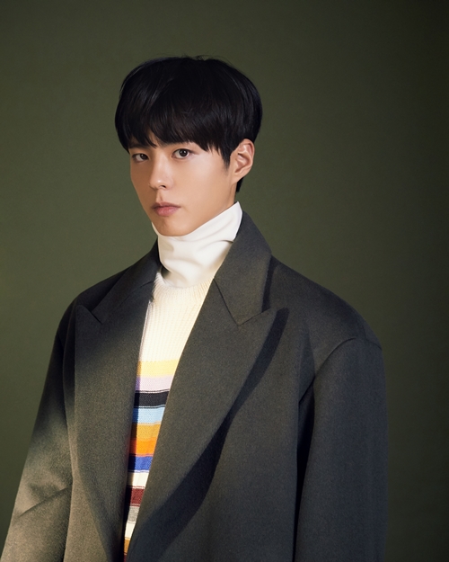 <p>(Note)LF in one volume contemporary brand TNGT with full speed models Park Bo-gum along with one-19F/W pictorials 19, unveiled.</p><p>Park Bo-gum is one layer deep with the masculine look that this set has.</p><p>Color knit with point styling was, and coats and cardigans, trench, including a variety of item to use for layering look-fall into the atmosphere to water throughout the day won.</p><p>TNGT is “the current Me and the new me to connect the various medias used to create a new style and another, you find yourself rooting for Park Bo-gum of the shape sensitivity of the researchers. ‘The essence in the new found’ the creative with the message is always new to explore and grafting (LINK)to brand and visually Express”the statement said.</p><p>Meanwhile, Park Bo-gum wear this for TNGT 19F/W item is a LF at the Mall you can meet.</p>
