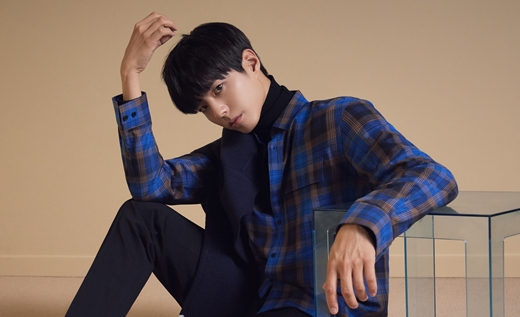 <p>(Note)LF in one volume contemporary brand TNGT with full speed models Park Bo-gum along with one-19F/W pictorials 19, unveiled.</p><p>Park Bo-gum is one layer deep with the masculine look that this set has.</p><p>Color knit with point styling was, and coats and cardigans, trench, including a variety of item to use for layering look-fall into the atmosphere to water throughout the day won.</p><p>TNGT is “the current Me and the new me to connect the various medias used to create a new style and another, you find yourself rooting for Park Bo-gum of the shape sensitivity of the researchers. ‘The essence in the new found’ the creative with the message is always new to explore and grafting (LINK)to brand and visually Express”the statement said.</p><p>Meanwhile, Park Bo-gum wear this for TNGT 19F/W item is a LF at the Mall you can meet.</p>