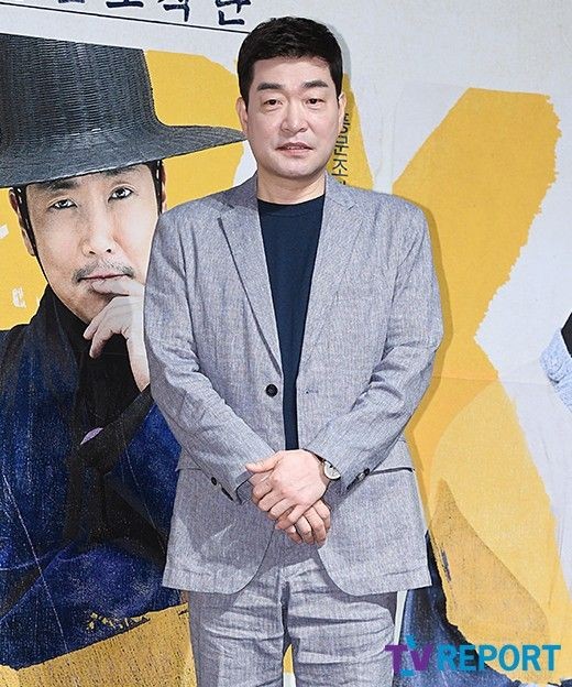 Actor Son Hyun-joo will make a SEK appearance on JTBCs Itaewon Clath.I will make a SEK appearance as the father of Park Sae-roi (Park Seo-joon), Son said in a round interview of Gwangdae: Pungmun Manipulators held at a cafe in Samcheong-dong, Jongno-gu, Seoul on the morning of the 19th.I have always been acquainted with Park Seo-joon, so I decided to appear willingly, he said.Itaewon Clath, which is a SEK appearance by Son Hyun-joo, is a work that depicts the hip rebellion of youths who are united in an unreasonable world, stubbornness and passengerhood.