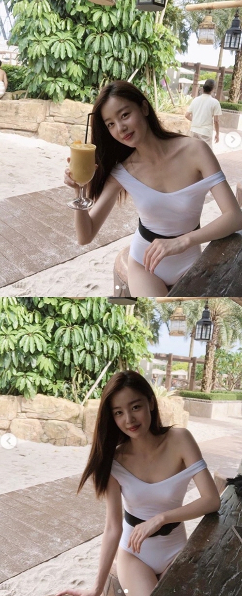 Actor Han Sun-hwa shows off her sullen figureHan Sun-hwa posted a picture of herself on Instagram on Wednesday.In the photo, Han Sun-hwa poses in a white-colored swimmer, with long-haired hair and clear features, which both create a pure charm and a slim figure.Han Sun-hwa appeared on OCN Save Me 2, which ended in June.Photo: Han Sun-hwa Instagram