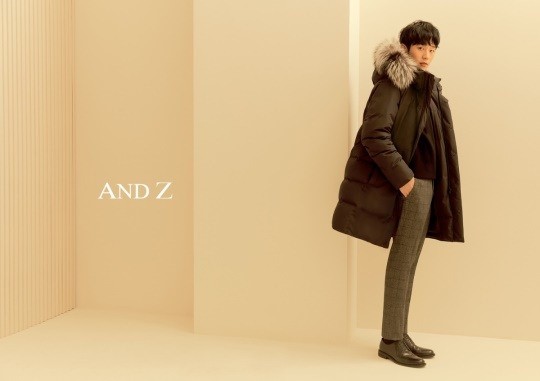 Actor Jung Hae In shows off the charm of autumn manA 2019 FW pictorial with Actor Jung Hae In was released on the 19th.In this picture, Jung Hae In has completely extinguished the natural yet luxurious season style with unique sensibility and atmosphere.Jung Hae In, wearing a cashmere sweater, added a soft smile to the warm atmosphere, which showed the style of Business with a formal suit.On the other hand, Jung Hae In and Actor Kim Go-eun will be released on the 28th.Photo AndZ Offered