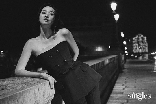 Top model Jang Yoon-jus Midnight Paris picture was released.In this picture of Singles, a pleasant fashion magazine for dignified singles, Jang Yoon-ju completed a top model down flawless picture with a pose and expression that overwhelms the eyes, digesting a chic yet elegant black & white look in the background of Paris night when the darkness fell.All-around entertainer Jang Yoon-ju, how to handle talent and frustrationJang Yoon-ju, who has been excellent in various careers such as models, writers, singer-songwriters, broadcasters, and actors, and who matches the word universal entertainer more than anyone else, said, I want to continue and do it if I can enjoy it.I have already done something to enjoy the eyes of others, but I do not want to stop. I want to get through wisely and broaden my horizon.I want to be a nice adult, a charming person and a woman. When asked how to overcome the moments of frustration that naturally come while building such a variety of careers, he said, When I get intimidated, I look back on what I enjoy and find many reasons to thank me.There are so many reasons to thank you. She replied with a positive expression full of positive energy.Paris, and Jang Yoon-juJang Yoon-ju, who spent the month of The April Fools with his family in July, said he had an extraordinary feeling for Paris: Twenties.Paris is a dream and love, Paris in his thirties is family and love, Paris in the present is life and love, and Paris is a place to bring out romance without Paris.You can slow down, you can shake off a little bit of body strength. The topic of conversation we have now is The April Fools longer life.I want to live in the April Fools family, not Seoul, but I do not know the time, but I am preparing realistic things one by one and rowing the row of thought. Jang Yoon-jus life inflection line: New startJang Yoon-ju said of her life inflection line, Its a new beginning. She said, Ive always had a lot of thoughts and troubles at that time when numbers change.And then there was this new life. Twoties.I did not know that I would be broadcasting in my thirties, I did not know that I would shoot a movie, and I did not know if I would marry and raise children.And then, what do you think will happen? I hope not to worry. What I Love About Me by Jang Yoon-ju: GrowthJang Yoon-ju, who focuses on growth and new opportunities rather than regret when he mentions himself, said growth about the keyword of What I love about me on the theme of Singles 15th anniversary.Growth, I always try to feel that I grow physically or mentally, and I dont want to pass by or ignore things like the responsibility to grow in life.I want to encourage you to grow naturally and I want to bless you. Jang Yoon-ju is expected to grow into a wonderful adult, attractive person and sexy woman in various fields in the future.An interview with Jang Yoon-jus picture that shines Paris can be found in the September issue of Singles and the fun online playground Singles mobile.