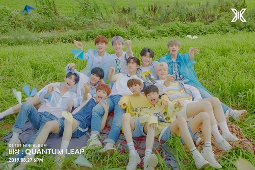 A group Image of the rookie Boy group X1 (X1) took off the veil on Tuesday.The group concept Image is two versions of Emergency and QUANTUM LEAP (Quantum Leaf), with a total of four Images released, two each.The X1 members in the Emergency version are showing off their refreshing Boyhood in the background of the blue grassland.The Image of flying a paper airplane in a playful atmosphere contains the hope that 11 members will fly together.Another concept Image shows the X1 that features the suit fashion of the black & red combination. Each of the 11 members has a reversed charm with styling opposite to emergency.Meanwhile, X1 will release its first mini album, Emergency: QUANTUM LEAP (Emergency: Quantum Leaf) on various online music sites at 6 p.m. on the 27th.At 8 p.m. on the same day, the company will hold a Premier Show-Con that combines showcases and concerts at the Gocheok Sky Dome in Seoul and make its official debut.Earlier on the 22nd, Mnet X1 FLASH (X1 Flash), the first debut reality program cable channel of X1, will be broadcast for the first time at 8 p.m.