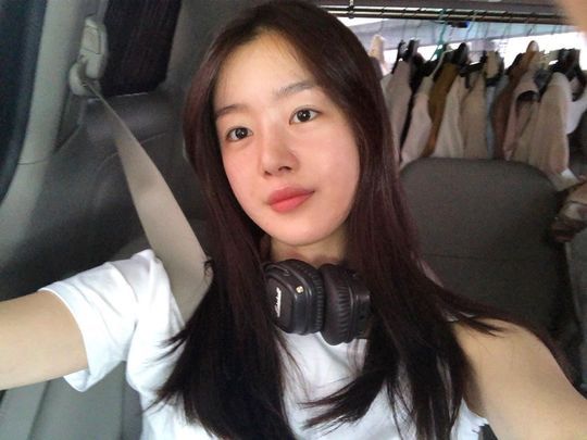 Han Sun-hwa showed off her Beautiful looks even in her swollen face.Actor Han Sun-hwa from Group Secret posted a self-portrait on August 19 with the phrase natural in his instagram.Han Sun-hwa in the photo is staring at the camera while wearing headphones in the vehicle. He also boasts a pure and soft visual in light makeup.han jung-won