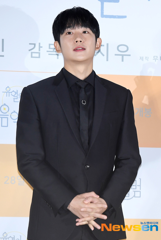 Jung Hae In revealed his feelings with Kim Go-eun following Son Ye-jin and Han Ji-min.Jung Hae In told the back story of his co-work with Kim Go-eun through a press conference after the premiere of the movie Billboard Music Award for Top Christian Album (director Jung Ji-woo) at CGV Yongsan I-Park Mall in Yongsan-gu, Seoul on August 20.Previously, Jung Hae In co-worked with Actor Son Ye-jin and Han Ji-min, who are associated with other works.Jung Hae In said, I first filmed with my younger brother, he said, laughing.Kim Go-eun once described in the past as the thump fits well when filming, which seems to be the perfect thing, he said.It worked even if I looked at the eyes, he added. I filmed it so pleasantly.Meanwhile, The Billboard Music Award for Top Christian Album is a Greene emotional melody that repeats the process of meeting each others frequencies with the two attempted people (Kim Go-eun) and Hyun-woo (Jung Hae In) who accidentally met like a song from the radio for a long time.Opened August 28.Bae Hyo-ju / Jung Yu-jin