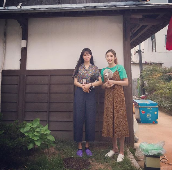 Actor Gong Hyo-jin and Son Dam-bi met through Around the time of camellia flower.On the 20th, Gong Hyo-jin posted a picture on his Instagram with an article entitled Around the time of camellia blossoms. Camelia sisters have made a good day.The released photos included the images of Gong Hyo-jin and Son Dam-bi, who were taking pictures for a while during the filming of the drama Around Camellia Flowers.Gong Hyo-jin wears floral pattern costumes and Son Dam-bi wears a Hopi Reservation pattern dress.The two men who are stylish are also eye-catching because they can not cover their superiority.On the other hand, Gong Hyo-jin and Son Dam-bi will breathe in KBS2s new drama Celborian Flowers scheduled to air in September.
