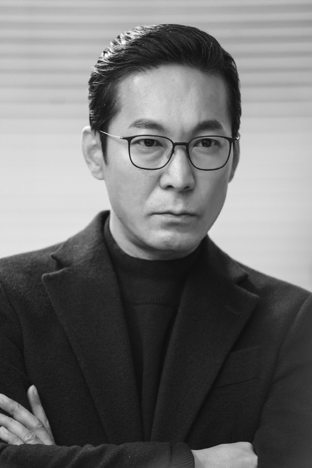 Actor The Best with the was cast in the movie The Eighth Night (director Kim Tae-hyung).The best with the play plays anthropologist Kim Jun-chul, who is going to inspire tension in the play as a person who tries to find the existence of it that should not wake up.The best with the has shown overwhelming presence through works of various genres such as drama heirs, Oh My Venus, Romantic Doctor Kim Sabu, Mr. Sunshine, 60 Days, Designated Survivor movie Thieves, The Terror Live, Come to see me and Sister.Recently, he finished filming the movie OK! Madame and joined Baek Dae-sung in MBC drama How I Found It, continuing his busy schedule.Meanwhile, the movie The 8th Night, which predicts the birth of an intense mystery thriller by completing the best casting lineup with the best with the best with the movie Lee Sung-min, Park Hae-joon, Kim Yoo-jung and Nam Dae-ryun, is about to be released in 2020.