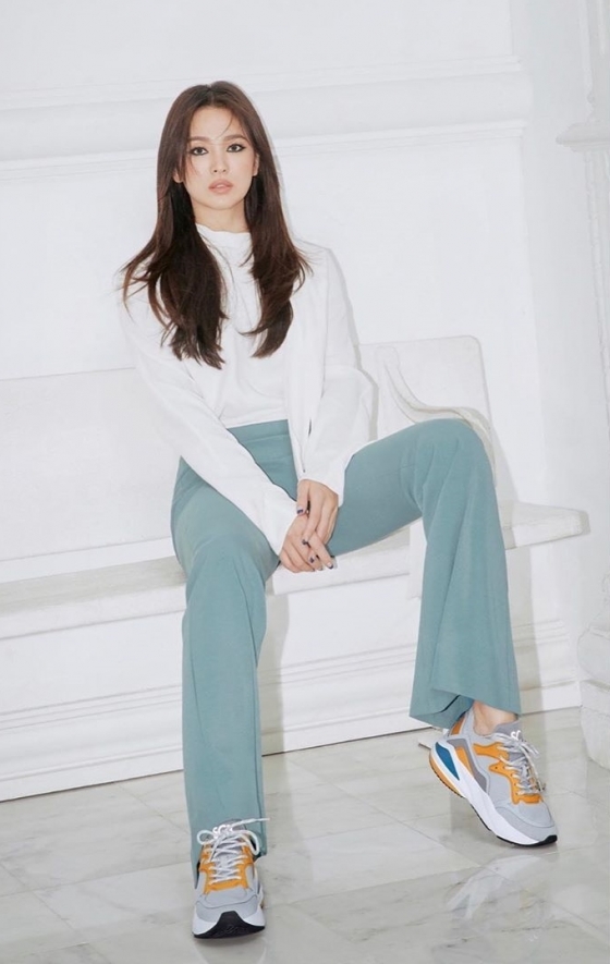<p>Makeup artist Eunjung is a 20, his Instagram in the this world is Beautiful looks is not important. . Faster full please. . Dizzy I say Imcalled post with Song Hye-kyos photoshoot pictures several chapters to showing.</p><p>The shoes brand super sweet newss 2019 FW pictorial photos.</p><p>Meanwhile Song Hye-kyo in the last 15, the 74th anniversary of independence and the Korean Provisional Government establishment of 100 anniversary of the Holy Ghost by Professor SEO Gyeong-deok and by China Chongqing provisional government in the 1 million donated.</p>