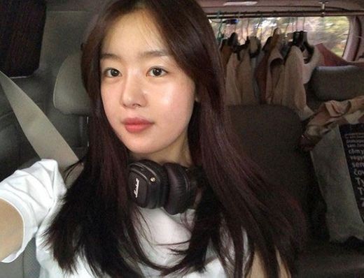 Han Sun-hwa has released a daily photo full of sheer purity.Han Sun-hwa collected Eye-catching on Wednesday, releasing daily photos through her Instagram.Han Sun-hwa in the photo is looking at Camera in the car without a toilet.Han Sun-hwa, who stares at Camera with headphones around her neck in a white T-shirt, boasts a sleek white ox skin that is not humiliating to the public.It gives a glimpse of the pureness on the face with long straight hair and big eyes.Han Sun-hwa has gathered Eye-catching with an impressive performance through Save Me 2, which ended in June.
