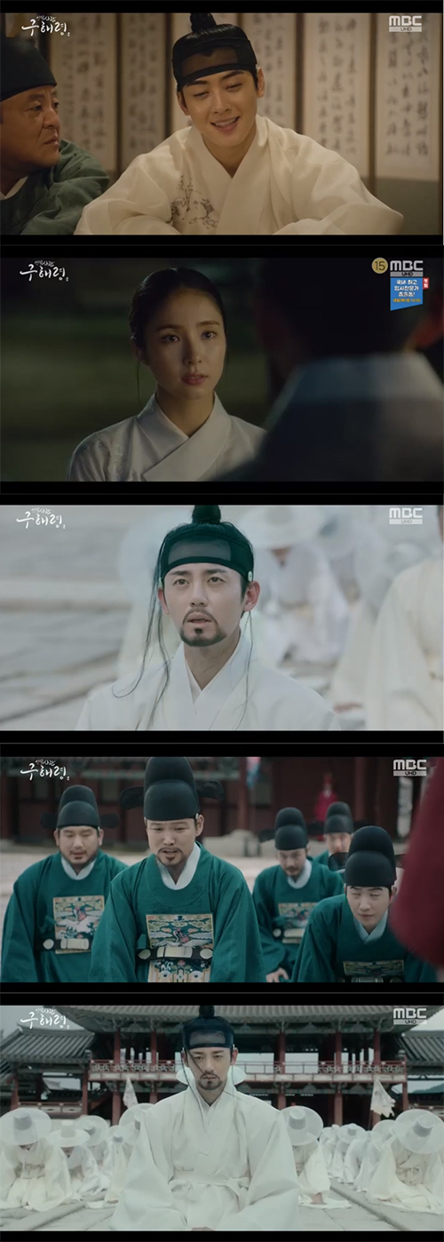 New officer Rookie Historian Goo Hae-ryung Shin Se-kyung hit DangerOn MBCWednesday-Thursday evening drama drama New Entrance Officer Rookie Historian Goo Hae-ryung, which was broadcast on the afternoon of the 21st, Rookie Historian Goo Hae-ryung was pictured trapped in a prison.Rookie Historian Goo Hae-ryung was told to enter the king on the day, but was kicked out by a merchant ship.Looking for a way, Rookie Historian Goo Hae-ryung was caught sneaking to the back of the main show.The main prize asked Rookie Historian Goo Hae-ryung, What did you write? But Rookie Historian Goo Hae-ryung said, It is a private book.I can not tell you. Rookie Historian Goo Hae-ryung was taken to the bank for defying the name and trapped in prison.The news also went to Yirims ear: I need to meet my father right now, he said, when he said he was trapped in the money department.Heo Sam-bo (the Holy Land) blocked him, saying, No, and Irim was surrounded by all kinds of bad imaginations.Rookie Historian Goo Hae-ryung was worried whether he had not received a prescription or whether he was a Danger to be decapitated by a mangle.Irim tried to run out, saying, I have to go, but I was caught in Husambo and could not move.Since then, Irim has secretly visited Rookie Historian Goo Hae-ryung and took care of things and made a jade bar.Rookie Historian Goo Hae-ryung laughed, saying, Sejo of Joseon, who plays the GLOWs jade barrassment, will be the first.Lee said, You will be the first GLOW to make Sejo of Joseon like this.Lee said, If you go home, I will go to Hanyang and follow you, and if you get more punishment, I will take you away.Ill run away with you, whether its a remote island or a deep mountain, he said.Rookie Historian Goo Hae-ryung joked, I think it would be hard to take Sejo of Joseon, who knows nothing to do.Lee Lim said, Where is my baggage so cute? He approached me, saying, Look close, I am a treasure. When I was about to kiss, Husambo (Sungjiru) came and failed.As soon as he was leaving, Rookie Historian Goo Hae-ryung gave a surprise kiss to Lees cheek.Irim fell even deeper into him after being bowled by Rookie Historian Goo Hae-ryung.Why are you smiling so much? He asked, I only realized how beautiful the world is, and Rookie Historian Goo Hae-ryung was released.I will go to the entrance examination tomorrow, but I have to sleep well and see it with a good face. Rookie Historian Goo Hae-ryung was released from prison safely thanks to Min Woo-won, who had a branch appeal.But that night someone knocked on the front door of Rookie Historian Goo Hae-ryungs house, and heard the etymology of the Lords Highness.Meanwhile, MBC Wednesday-Thursday evening drama New Entrepreneur Rookie Historian Goo Hae-ryung will be broadcast at 8:55 pm.Photo  MBC Broadcasting Screen