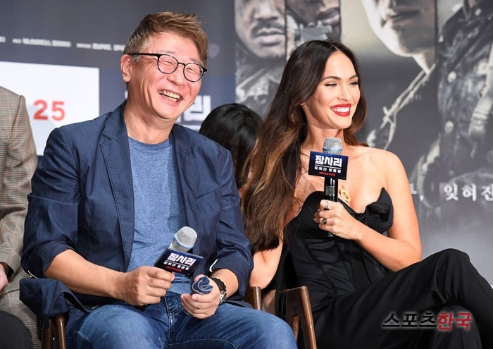 Kwak Kyung-taek, Actor Megan Fox, attends a report on the production of the movie Changsha and: Forgotten Heroes at CGV Apgujeong, Gangnam-gu, Seoul on the 21st.Actor Kim Myung-min, Kim Sung-chul, Kim In-kwon, Kwak Si-yang, Jang Ji-gun, Lee Jae-wook, Lee Ho-jung, Megan Fox and Kwak Kyung-taek attended the production presentation.Changsha and: Forgotten Heroes, which was the first Korean film to feature Megan Fox, is based on the true story of the Vic-Fezensac landing operation conducted by the Yangdong operation a day before the Incheon landing operation, which was able to overturn the tilted charter at once during the Korean War.