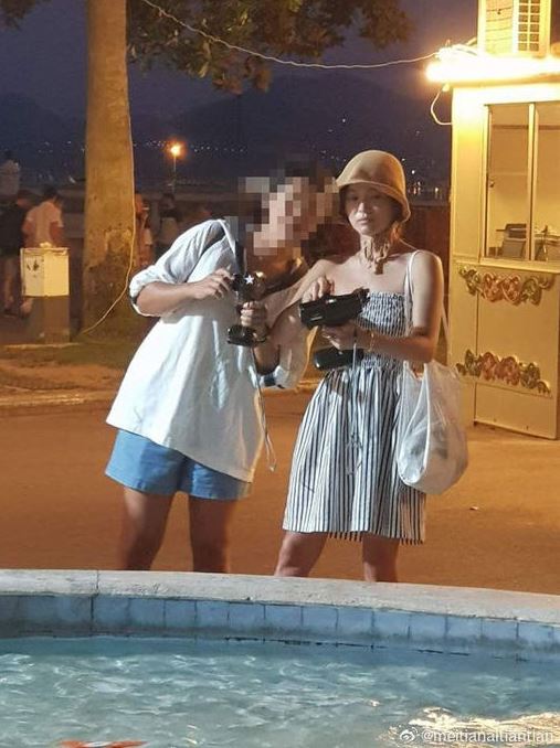 Recently, China social media Wei Bo has posted several Song Hye-kyo photos that are believed to have been taken by tourists, and it has spread rapidly online.In the photo, Song Hye-kyo was a face without a toilet, wearing a striped dress and a bungee hat.It is believed to have been taken during a short rest time since attending a fashion event in Monaco last month, moving to France Khan.Song Hye-kyo, who married Actor Song Joong-ki, 34, in October 2017, has been active even after she reported her divorce from Song Joong-ki in June this year.Recently, the government donated 10,000 copies of guides to the China Chinas interim government building to mark the 74th anniversary of Liberation Day and the 100th anniversary of the establishment of the Provisional Government of the Republic of Korea.