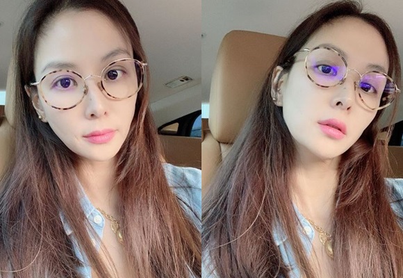 Right? Beautiful look purity is a bonus during the yearsActor Ko So-young flaunted his beautiful look duringKo So-young posted several photos on her SNS on the 20th, where Ko So-young is wearing long hair and wearing glasses and staring at the camera. 40sBeautiful looks of Ko So-young stand out as not seenKo So-young married Actor Jang Dong-gun in 2010 and has a son, Junhyuk, and a daughter, Yoon Sul.In 2017, she appeared on the KBS 2TV drama Perfect Wife.Photo: Ko So-young Instagram
