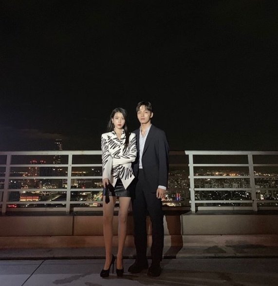 IU posted several photos on the official SNS of Hotel Deluna on the 20th with the phrase Ill watch.In the open photo, IU poses with Yeo Jin-goo on the roof of a building, with the chic atmosphere and extraordinary proportions of the two staring at the camera with no expression.The ensuing photo shows the IUs sophistication.The fans who responded to the photos responded to the best atmosphere in favor of the month, the legs are so beautiful and the wonderful boss of the month.Meanwhile, IU - Yeo Jin-goo is breathing together in the TVN drama Hotel Deluna, which airs every Saturday and Sunday at 9 p.m.