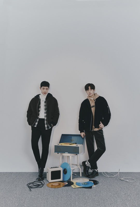 Lai Kuan-lin, Yu Seon Ho, YouTuber Todays Sky Pictures have been released.Casual brand TBJ released a 2019 F/W season pictorial and video with a lot of New site sensibility on August 21.TBJs F/W season picture features a new reinterpretation of the New Site mood of the 1990s with the youth culture sensibility of today under the concept of PLAYER, a YouTube creator today with 810,000 subscribers, Lai Kuan-lin, Yu Seon Ho, and TBJs brand exclusive model.emigration site