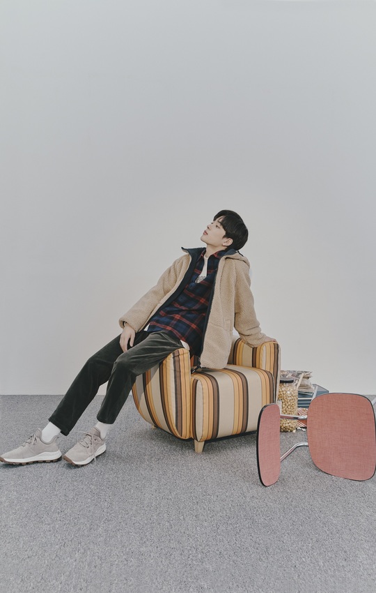 Lai Kuan-lin, Yu Seon Ho, YouTuber Todays Sky Pictures have been released.Casual brand TBJ released a 2019 F/W season pictorial and video with a lot of New site sensibility on August 21.TBJs F/W season picture features a new reinterpretation of the New Site mood of the 1990s with the youth culture sensibility of today under the concept of PLAYER, a YouTube creator today with 810,000 subscribers, Lai Kuan-lin, Yu Seon Ho, and TBJs brand exclusive model.emigration site