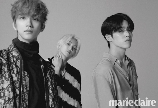 Members of the group Seventeen, Esculls, Yoon Jeonghan, Joshua, Kim Mingyu and Vernon released the Marie Claire pictorial.Seventeen members Escoops, Yoon Jeonghan, Joshua, Kim Mingyu and Vernon, who recently announced their comeback with a Regular album on September 16, successfully completed their HIT activities, and released a mature picture cut through the September issue of fashion magazine Mari Claire on August 21.In the group photo photo, five members caught the eye at once with a distinctive eye and unique complete visuals.Esculls, Yoon Jeonghan and Joshua have a loose suit of overfit, and Vernon and Kim Mingyu have perfected a stylish casual look and created an extraordinary aura.Escuus, Joshua, and Yoon Jeonghan showed a languid look and emanated a sexy yet faint masculine beauty. Kim Mingyu Vernon styled it with a suit of corduroy material, giving a warm, dandy and sophisticated feeling, and enhancing the perfection of the picture with a mature atmosphere.In an interview after the filming, Seventeen asked about Music, I want to convey what I really want to say to Music, and he also revealed his deep thoughts on Seventeens musical values.In particular, through this picture, Escuus, Yoon Jeonghan, Joshua, Kim Mingyu, and Vernon once again overwhelmed everyone with unrealistic visuals, and they showed more explosive reactions by revealing charismatic masculinity and chic charm.emigration site