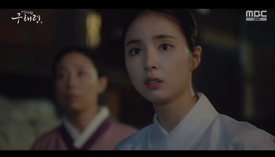 Shin Se-kyung is also in DDanger.In the 21-22 MBC drama Rookie Historian Goo Hae-ryungplayplayed by Kim Ho-soo/directed by Kang Il-soo Han Hyun-hee), which was broadcast on August 21, DDanger of Rookie Historian Goo Hae-ryung (Shin Se-kyung) was predicted.Rookie Historian Goo Hae-ryung was caught listening to the conversation between the king (Kim Min-sang) and Min-ik-pyeong (Choi Deok-moon) under the direction of Min Woo-won (Lee Ji-hoon), and was trapped in prison, refusing to show his remorse despite asking Wang Yi What did you write down?When the officer Rookie Historian Goo Hae-ryung was imprisoned for breaking the name, Lee Lims worries exploded.The inner hall, Heo Sam-bo (the Holy Land) dried such an irim, and Irim was worried that Rookie Historian Goo Hae-ryung was in the imagination of receiving the medicine, but he could not raise the Danger of the king.Irim did not go to the jade until late at night, and I took pillows and food because Rookie Historian Goo Hae-ryung was uncomfortable.Rookie Historian Goo Hae-ryung laughed, saying, It will be the first time a female jade barrassing.Lee said that Rookie Historian Goo Hae-ryung would go with him when he came home, and Rookie Historian Goo Hae-ryung replied that he was tired and disliked.Look at it, he said, and took his face close.When Lee and Rookie Historian Goo Hae-ryung were about to kiss, Hussambo said, Its time. When I broke DDanger, Rookie Historian Goo Hae-ryung conveyed his heart to Bolkis.The hanlims of the hanmun hall began protesting when they demanded the inspection of the municipal government, which is the basis of the annals, saying that they would overcome Wang Yi officers after Rookie Historian Goo Hae-ryung was trapped in the jade.An appeal was made to pinpoint the kings fault, and Min Woo-won raised an appeal to the branch, asking me to hit my head if I would not take the axe and take the inspection of the municipal government.Sungkyunkwan Yusaeng started the Hogokkwondang with a song.As things got bigger, Min Ik-pyeong persuaded the king that peoples attention will be focused on the contents of the days visit, and the king gave the intention of inspecting the municipal government and allowed the entrance examination.Rookie Historian Goo Hae-ryung was released, and Irim went to bed waiting for Rookie Historian Goo Hae-ryungs entrance examination.Rookie Historian Goo Hae-ryung could not sleep at the thought of Why is it so hot?He asked Rookie Historian Goo Hae-ryung to quit his job because his brother, Koo Jae-kyung (Fairy Hwan), said, It is not too late now. But Rookie Historian Goo Hae-ryung said, I have long hoped that I would be useful somewhere.And now I live in the same way. If I get angry, I think it is a price and I will pay it. Yoo Gyeong-sang