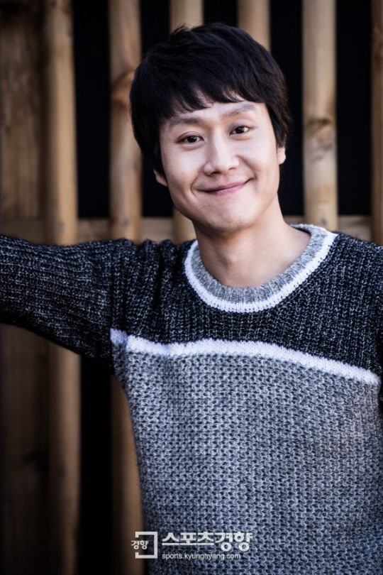 Actor Jung Woo has signed an Exclusive contract with BH Entertainment.Also, in the movie Dont Handle the Dirty Money, which was filmed in December 2018, he is waiting for the release of three works, including Hot Blood, Dont Handle the Dirty Money, and Neighbors Village, by Acting the Homicide Detective Myung Deuk, which is expected to show colorful Acting.Jung Woo showed his unique genuine charm and sympathetic acting, especially in the 2009 movie Wind, which was loved by the audience by creating the only unique character called Chungu.In 2013, TVN drama Reply 1994 caused a waste craze all over the country and imprinted an actor named Jung Woo.Jung Woo, who sometimes laughed and sometimes impressed with his lively natural acting, has appeared in many films including Cecibong, Himalayas, Re-examination, and Heungbu. He will continue to perform vigorous activities in the screen as well as in the CRT.BH Entertainment said, I am glad to be with Jung Woo Actor.Jung Woo is an Acting Actor with his own unique color, so I will try to meet with the public in a better work. He promised active support for Jung Woo.BH Entertainment is Lee Byung-hun, Han Hyo-joo, Han Ji-min, Yoo Tae, Jingu, Chu Ja-hyun, Ko Soo, Park Sung-hoon, Park Hae-soo, Gong Seung-yeon, Kim Go-eun, Kim Yong-ji, Park Jung Woo, Park Ji-hoo, It is an actor management company belonging to Karata Erica.