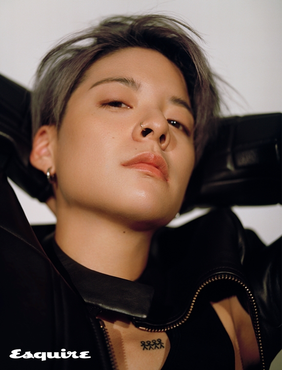 Group f(x)(f(x)) Amber Liu released the pictorial through Esquire.In this picture, Amber Liu showed Amber Liu, which is not gorgeous beyond the image of the past, and Amber Liu, which is real.Amber Liu has tried both a natural look without a toilet and pomade hair, and has revealed a variety of charms, digesting contradictory styles such as a rugged leather jacket and off-shoulder sweaters.Interviews with the pictures conducted by Amber Liu and Esquire can be found in the September issue of Esquire.Photo: Esquire
