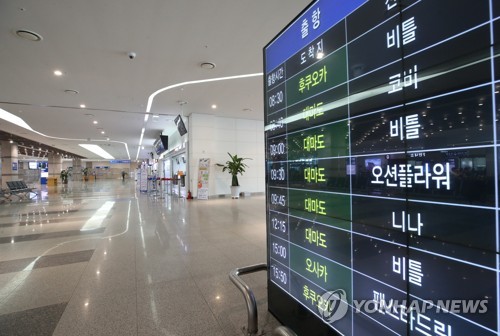 한산한 부산국제여객터미널 부산과 일본을 오가는 여객선이 오가는 부산국제여객터미널이 여행객이 없어 한산한 모습이다.