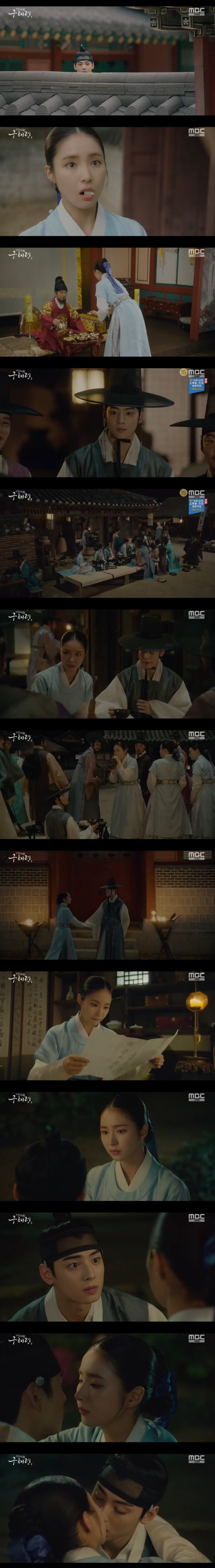 Seoul =) = New cadet Rookie Historian Goo Hae-ryung Shin Se-kyung and Cha Eun-woo shared their first kiss.In the MBC drama The New Entrepreneur Rookie Historian Goo Hae-ryung, which was broadcast on the afternoon of the 22nd, Ada Lovelace Rookie Historian Goo Hae-ryung and Dowon Daegun Yirim (Cha Eun-woo) made a fond kiss in the front yard of the melted party. ...Rookie Historian Goo Hae-ryung was called to King Lee Tae (Kim Min-sang).Because Rookie Historian Goo Hae-ryung knew that he and Min Ik-pyeong (Choi Deok-moon) had written the conversation in his book.Im not sick of it, Lee said to Rookie Historian Goo Hae-ryung. Its a drink with the wages. Drink this and you will put down your duty.Rookie Historian Goo Hae-ryung then said after a drink: Your Grace, Im a little bit too drunk.If you are going to get me drunk, it is useless. Then what do you do to open your mouth? Do you have any sense or do not notice? Do you not know that I am so sorry about that day?When Rookie Historian Goo Hae-ryung replied that he knew, Itae asked, Why do you want to win the king?Rookie Historian Goo Hae-ryung replied: This is a matter of keeping the dominion of the officer.This has led to the wish of Rookie Historian Goo Hae-ryung.As a result, Itae made a direct apology to the court and apologized directly to the officers.The officers cheered on the content that I can enter any place in the future and no one can stop it.After that, the officers of the presiding officers had a dinner. I came to the table by chance. Rookie Historian Goo Hae-ryung said, Why are you here?I will give it to me in the future. When the senior officers continued to recommend alcohol to Irim, Rookie Historian Goo Hae-ryung acted as a black knight and laughed.Rookie Historian Goo Hae-ryung took Leerim; Leem went to make honey water himself, worried about Rookie Historian Goo Hae-ryung.In the meantime, Rookie Historian Goo Hae-ryung, who found the article in his room, was impressed by the heartfelt writing.Irim was worried when he saw Rookie Historian Goo Hae-ryung, who brought honey water but said nothing.Rookie Historian Goo Hae-ryung then approached Irim with the words My love has lived for a long time and becomes my master and gave Kiss with affection.Meanwhile, New Entrepreneur Rookie Historian Goo Hae-ryung is a drama depicting the first problematic Ada Lovelace () Rookie Historian Goo Hae-ryung of Joseon and the Phil full romance annals of Prince Irim, the anti-war mother solo, broadcast every Wednesday and Thursday at 8:55 pm.