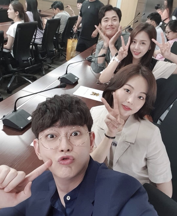 Actor Yoon Kyun-sang has released a number of photos of himself with Actors appearing together on Mr. Period.Yoon Kyun-sang told his SNS on the 22nd, Did you see the trailer yesterday Mr. Period? This is really amazing.With Selfie, who boasts a sleek jaw line, he posted a picture taken with Actor Kim Sang-rok, Yewon, and Yoon Ji-wook, who were divided into teachers at Thousand High School in Mr. Period.Unlike dramas that provide serious development to viewers as they repeat their time, the shooting atmosphere revealed in Selfie is pleasant and youthful and laughs.Meanwhile, the drama Mr. Period, in which Yoon Kyun-sang is disassembled and starring as Kim Moo-hyuk/Dynamism, is broadcast every Wednesday and Thursday at 11 p.m. OCN.Photo Source: Yoon Kyun-sang Personal SNS
