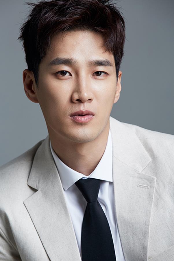 Actor Ahn Bo-hyun joins Itaewon Clath following Park Seo-joon.Ahn Bo-hyun plays the eldest son of the Janga group, The Fountainhead, in JTBCs new Golden Todd, Itaewon Clas (playplayplay by Cho Kwang-jin/director Kim Sung-yoon).The Fountainhead is a tough villain who has been confronted with Park Seo-joon since his first meeting as a selfish heir and a triangular rival between Oh Su-ah (Kwon Na-ra).Throughout Lamar Jackson, Roy and The Fountainhead will present a tense confrontation between good and evil.Itaewon Clath is a work that depicts the hip rebellion of youths who are united in an unreasonable world, stubbornness and popularity.Based on the same name, the Myth of their founding is unfolded in the small street of Itaewon, which seems to have compressed the world, pursuing freedom with their own values.Ahn Bo-hyun has played the role of Nam Nam-gi, a South Korean singer who seems to be around in her previous work Her Privacy but can not be found.Through this Itaewon Clath, Ahn Bo-hyun will show 180 degrees of charm based on his solid acting ability.In particular, the Fountainhead Character attracts attention because it is the first villain acting that Ahn Bo-hyun challenges after debut.The birth of a new villain character who can feel compassion and the acting potentiary of Ahn Bo-hyun are expected.Meanwhile, JTBCs new Golden Todd, Itaewon Klath, will be broadcast first following Chocolate.
