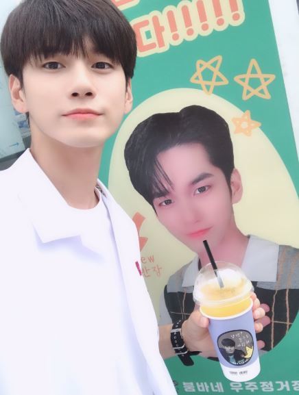 The best in the top.On the 21st, the official SNS of Ong Seong-wu said, Notice to the Wyrony (fandom nicknames); it is said that the second grade third class vice-captain Choi Jun Woo drank well!!!!!Three photos were posted with the article The Best (Fan Club Name).Ong Seong-wu in the public photo is standing in front of Coffee or Tea, which arrived at JTBC 18 Moments.Wearing a uniform, she poses the same as a placard reading: Notice: Second grade third class vice-captain Choi Jun Woo is.Ong Seong-wus warm visuals and a fresh atmosphere that smiles at the camera catch the eye.On the other hand, Ong Seong-wu plays the main character Choi Jun Woo in JTBCs drama Eighteen Moments.Eighteen Moments is an emotional youth drama that looks into the world of precarious and immature Pre-youth as it is. It is broadcast every Monday and Tuesday at 9:30 pm.