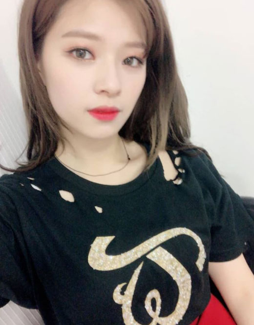 Girls group TWICE member Jeongyeon boasted superior beautiful looks.Jingyeon posted a number of photos on the official Instagram of TWICE on the 22nd. In the open photo, Jingyeon is staring at Camera and making various facial expressions.Especially, the chic atmosphere and clear attention attract attention.The netizens who watched this made various comments such as I can only say it is perfect, Pretty, cute and done, Long hair is also good.On the other hand, group TWICE, which includes Jeongyeon, is preparing a new album such as shooting a new music video.