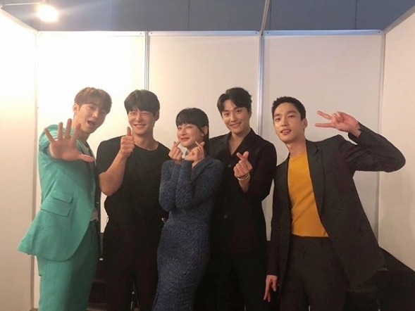 The actors who appeared in The Wet Humans gathered together.Actor Oh Yeon-seo attended MBCs new drama Lets Be Human briefing session on August 22 in personal instagram. Celebratory photoI posted the article.Oh Yeon-seo, salvation, Min Woo-hyuk, Kim Jae-yong, and Cha In-ha in the photo are creating a cheerful atmosphere.Park Su-in