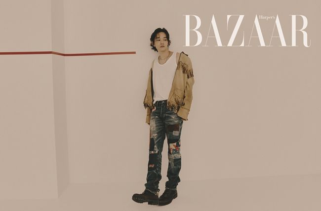 Kevin Oh has released a Bazaar pictorialKevin Oh, who has been loved by Alvin and the Chipmunks, presented a warm picture through the September issue of Harpers Bazaar.In this photo, Kevin Oh showed off his refreshing beauty by perfectly digesting his jeans in a white T-shirt.In an interview that followed the filming, Kevin Oh said, Some people might think, How do you do (audition program) again? To me, So what? And Why not?I thought it was just an opportunity to play my music once more. Its already happening, and its not going to be good.Kevin Oh, who was lonely when he came to Korea, but now he is happy because of the friends who are around him. I feel good because there are friends these days.Now, Nobody from Alvin and the Chipmunks is a song that can be reflected on the way Ive been walking.Im not lonely anymore. Theres an Alvin and the Chipmunks performance in the province tomorrow, and three of my bands brothers are still at my house.My house is almost a guest house, he laughed.Kevin Ohs interview with the picture can be found in the September issue of Harpers Bazaar.Harpers Bazaar Korea Harpers BAZAAR Offered