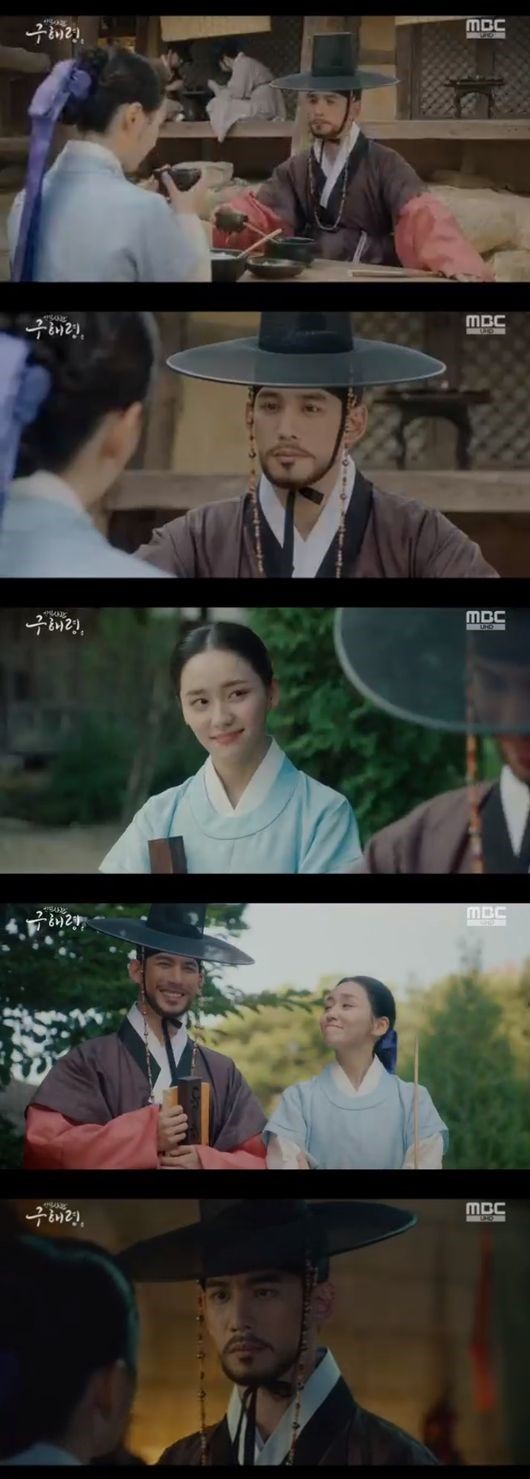 Shin Se-kyung noticed Cha Eun-woos fond heart towards him.In the MBC drama The New Entrance Rookie Historian Goo Hae-ryung broadcasted on the 22nd, Rookie Historian Goo Hae-ryung, who kisses Lee Lim (Cha Eun-woo), was portrayed.On this day, Lee Tae (Kim Min-sang) started a speech greeting against the Great King, which he did not normally do, and he competed with his servants by reading the appeals that came up every day.This is to harass Ada Lovelace Rookie Historian Goo Hae-ryung.Na Hae-ryung went to the two-way trip and said, This is what allowed you to enter the Civil War, and thats me alone. I do not know what Im doing now.I was dragged out from dawn and cleaned up my charge. So the advanced scholars said, What do you do now that the king says he will catch the officer?It is a matter of pride of Ada Lovelace and our presbytery. He asked for strength and was tired of victory.After that, Rookie Historian Goo Hae-ryung entered the Civil War. It was harassed by Na Hae-ryung, who wrote that he should read the longest of the affidavits quickly.Itae was delighted to see Na Hae-ryung.However, Itae disapproved of Rookie Historian Goo Hae-ryung, who came to the dawn every day.Itae raised his voice to the inner tube, Is that child asleep? Itae eventually complained of fatigue, sleeping in front of his servants.On the other hand, Lee called Rookie Historian Goo Hae-ryung in the contrast for a while and expressed his mind by saying, I have a lot of trouble from dawn.Lee watched Rookie Historian Goo Hae-ryung drink at the main bar.I went to work with Carl and was going to drink with them at the time, he said.When I saw Lee Rim, Min Woo-won (Lee Ji-hoon) and Rookie Historian Goo Hae-ryung were embarrassed.Rookie Historian Goo Hae-ryung whispered to Irim, What are you doing here? and Irim replied, It was a way through.Rookie Historian Goo Hae-ryung was worried that the lower is only a cup of stone, but the advanced man who does not know anything said, This frost.What is the expensive clothes? Irim replied, There is a lot of money at home. So the advanced said, How much money do you have in the middle?He continued to recommend alcohol, saying when would he get a drink?Rookie Historian Goo Hae-ryung deceived them by naming those who had high office positions because they drank on behalf of Irims alcohol.If you want to drink before you can drink, you want to drink, hes really scared, said Rookie Historian Goo Hae-ryung, who had been drinking secretly.Rookie Historian Goo Hae-ryung followed her with a drink. Rookie Historian Goo Hae-ryung read the joint in his room.And I kissed him and cried to him, saying to Lee, Long life for a long time and become my master forever.On the other hand, Lee Jin (Park Ki-woong) went undercover with Song Sa-hee (Park Ji-hyun), who went to the market to stay comfortable with merchants, eat rice soup, and enjoy playing with children.Song Sahee asked, It is strange. The way the degradation is laughing. Is it so good to come out of the house?Lee Jin replied, If you say good, will the taxman write that he enjoys going out with his affairs behind him?Lee Jin said, Look around and no one looks at me. James Kyson There is no word for the law.I grew up in Saga, not in a palace, in a mountain, in a field, without knowing anything, and now it is a time when I can not come back.But when I come out of the palace, I can feel it. Lee Jin, who is heading back to the palace, gave Song Sa-hee a gift from the market.So Song said, Why do not you ask me? When I told you that I would follow the undercover, I could shake it off.Rookie Historian Goo Hae-ryung asked what he had written and wondered if the King was so angry. But Lee Jin said that he would not say anything and give a gift and go back.broadcast screen capture