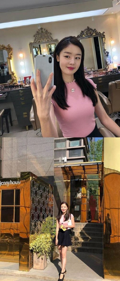 Actor Han Sun-hwa, who worked for girl group The Secret, released daily photos to Social Network Services (SNS).Han Sun-hwa posted several photos on her SNS Instagram on Tuesday.In the photo, Han Sun-hwa is seen smiling broadly in a pink short-sleeved dress and black flared skirt.Han Sun-hwa in the photo showed excellent legs like a Barbie doll with a charm like a pure and girl.Han Sun-hwa appeared on OCN Save Me 2, which ended in June, and performed an impressive performance.