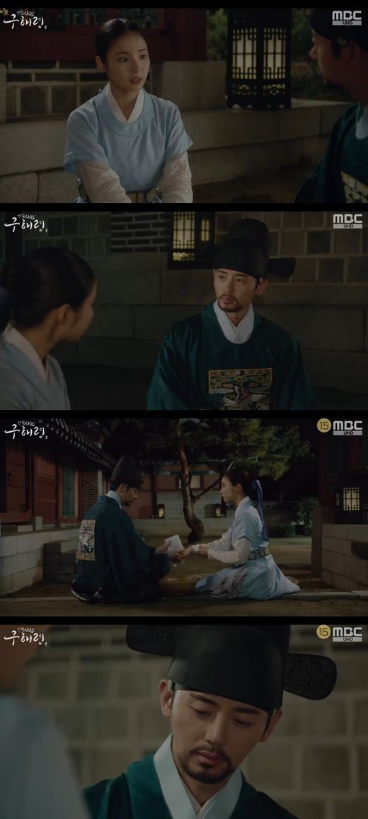Lee Ji-hoon took Shin Se-kyungs hand and declared he would protect him.In MBCs Rookie Historian Goo Hae-ryung broadcast on the 22nd, Min Woo-wons pledge for Rookie Historian Goo Hae-ryung (Shin Se-kyung) was drawn.Rookie Historian Goo Hae-ryung asked Min Woo-won on the day, which is the future as a cadet.Rookie Historian Goo Hae-ryung said, I just got admitted and was imprisoned.Wouldnt you be exiled to Jeju Island in half a year?Min Woo-won said, I will not let you do it again. Min Woo-won wiped the hand of Rookie Historian Goo Hae-ryung, who was wet.Min Woo-won said, Im sorry, Ive had this trouble. I understand if I want to step away from here, and no one will blame me.Rookie Historian Goo Hae-ryung laughed, I think it was a real frog in my past life, and I really want to end it because you say that. Dont be sorry.