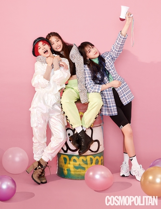 The girl group GWSN picture was released in the September issue of Cosmopolitan.GWSN, which was also noted as the title of Compositioner Kim Hyung-seoks first girl group and debuted brilliantly last year, is a group that has been recognized for its music by making three mini albums in succession, not singles.In late July, he made a comeback with his album Night Park Part Three, which includes eight songs including All Mine and Night Flight, starting with his title song RED-SUN.GWSN has developed a pictorial concept that expresses a more free-spirited but dignified girl with her own voice, rather than an image of a cute and pretty girl group in the existing frame through the September issue of Cosmo.The members said, It is so good to be able to show a different image that I have not shown in the meantime.In an interview after the filming, Seo-ryong, a leader, said, I am evaluated as a musician who is a newcomer, but I feel like it. Seo-ryong, a leader, said, The more I listen to such evaluations, the more I worry about how to express the song better and how complete it will be.When asked about the most wonderful woman she thinks, 18-year-old Lena, the youngest of GWSN, is applauded by members for expressing his aspiration that I want to be such a wonderful woman to someone.GWSNs wonderful pictures and detailed interviews can be found in the September issue of Cosmopolitan and the Cosmopolitan website.Photo: Cosmopolitan